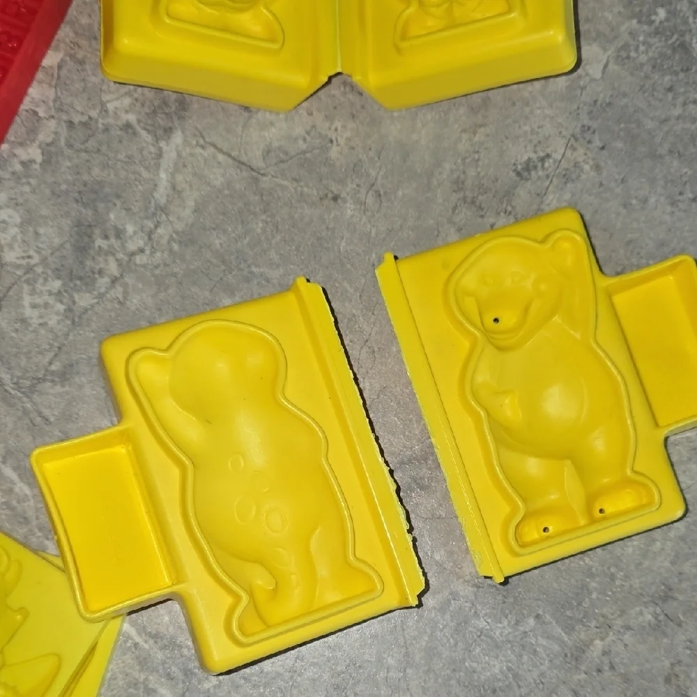 (J39) Bundle Of Play-doh Accessories